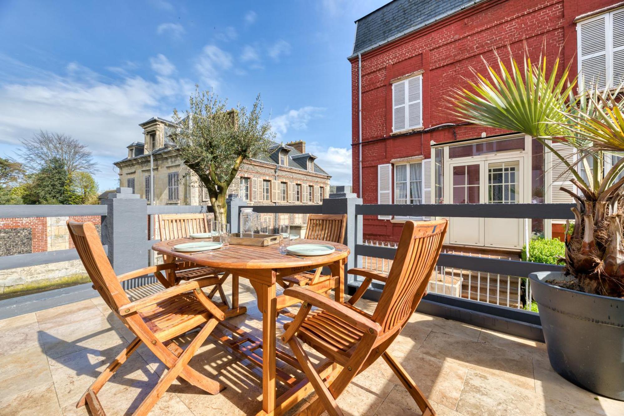 Apartment L'olivier Lumineux Avec Agreable Terrasse Fecamp